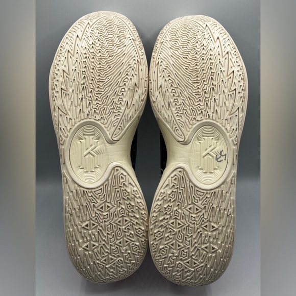 Nike Kyrie 5 Low Coconut Milk Pink Basketball Shoes - Men’s Size 18 (DJ6012-005) - Picture 8 of 9